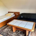 Apartment Fuer 5 Personen Mit Gartennutzung - Messezimmer