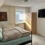 Apartment Fuer 5 Personen Mit Gartennutzung - Messezimmer