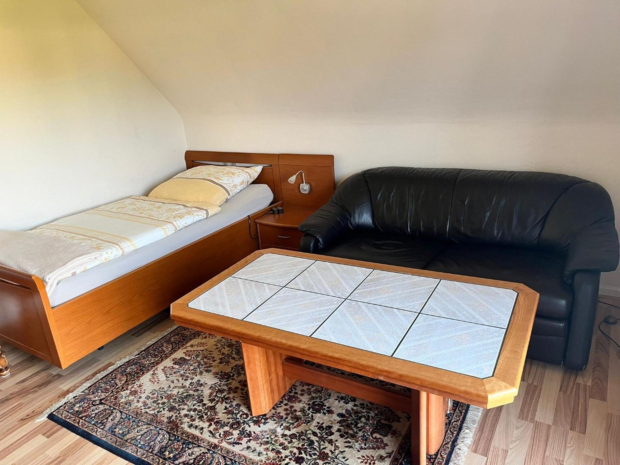 Apartment Fuer 5 Personen Mit Gartennutzung - Messezimmer